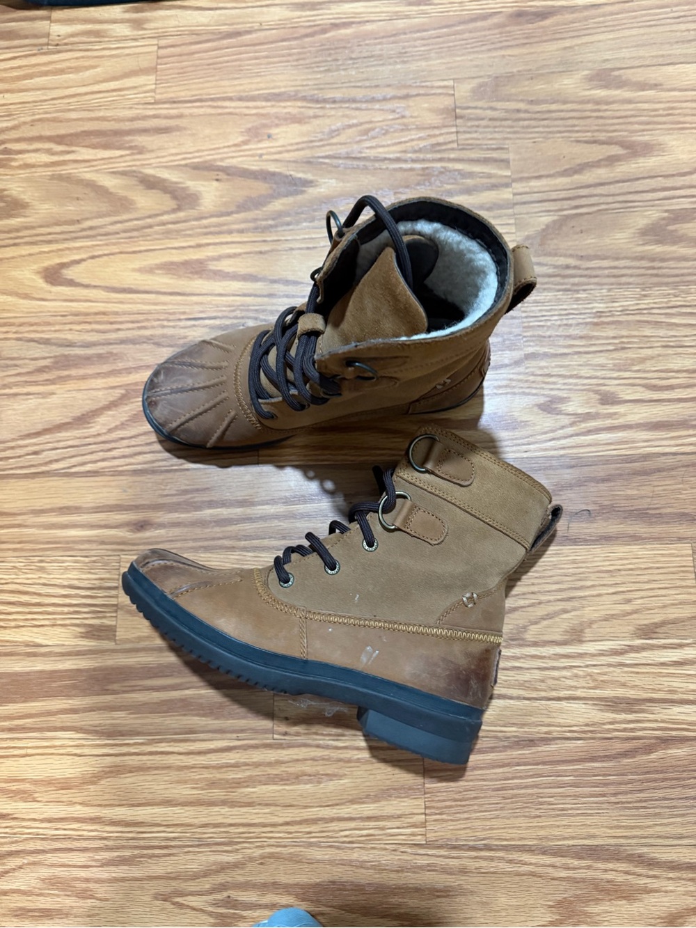 UGG Azaria Women’s Waterproof Lace up Boots size 5.5
